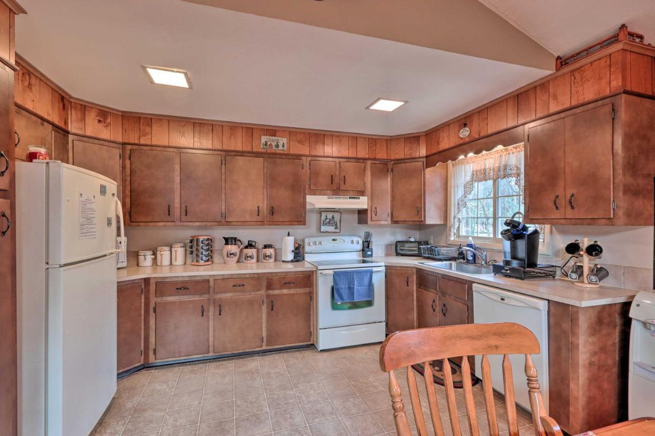 Poconos Home With Game Room Walk To Lake Harmony! Exteriör bild