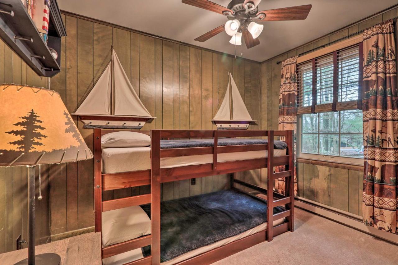 Poconos Home With Game Room Walk To Lake Harmony! Exteriör bild